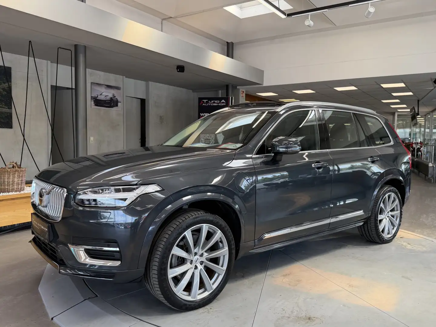 Volvo XC90 ALLRAD T8 Recharge PHEV 7-Sitzer Geartronic *Pano* Grau - 1