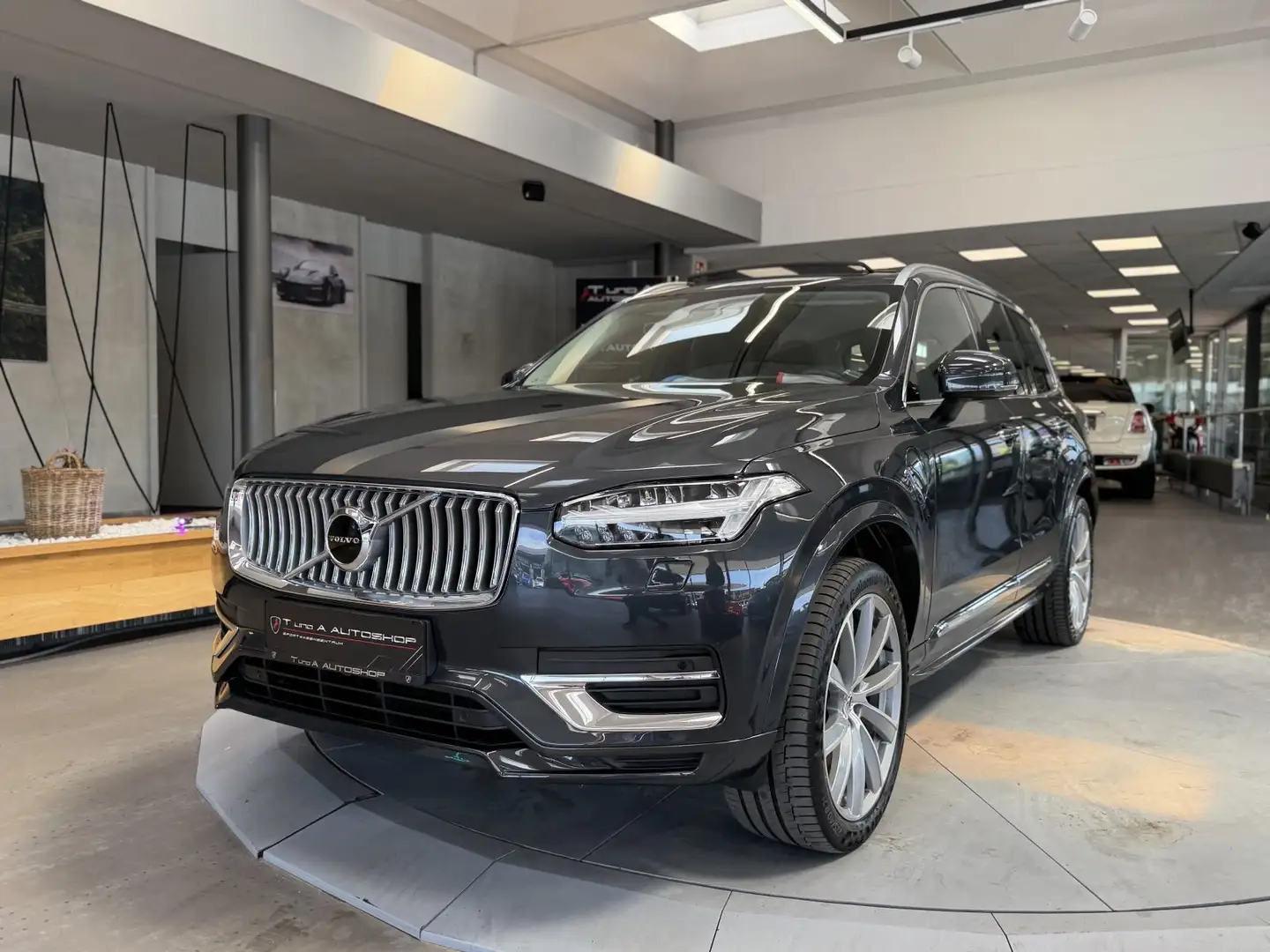 Volvo XC90 ALLRAD T8 Recharge PHEV 7-Sitzer Geartronic *Pano* Grau - 2