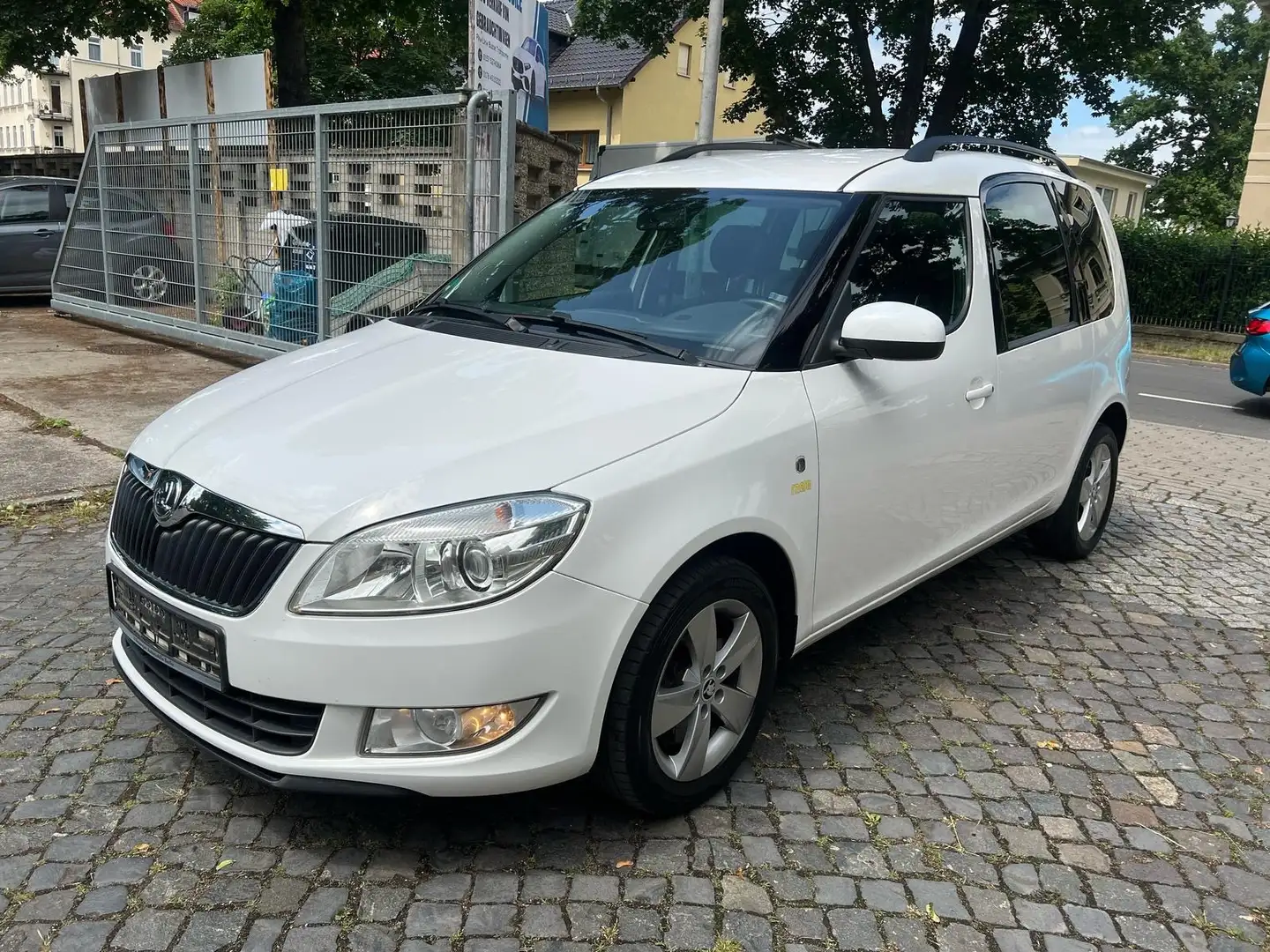 Skoda Roomster 1.6 TDI DPF Active Weiß - 1