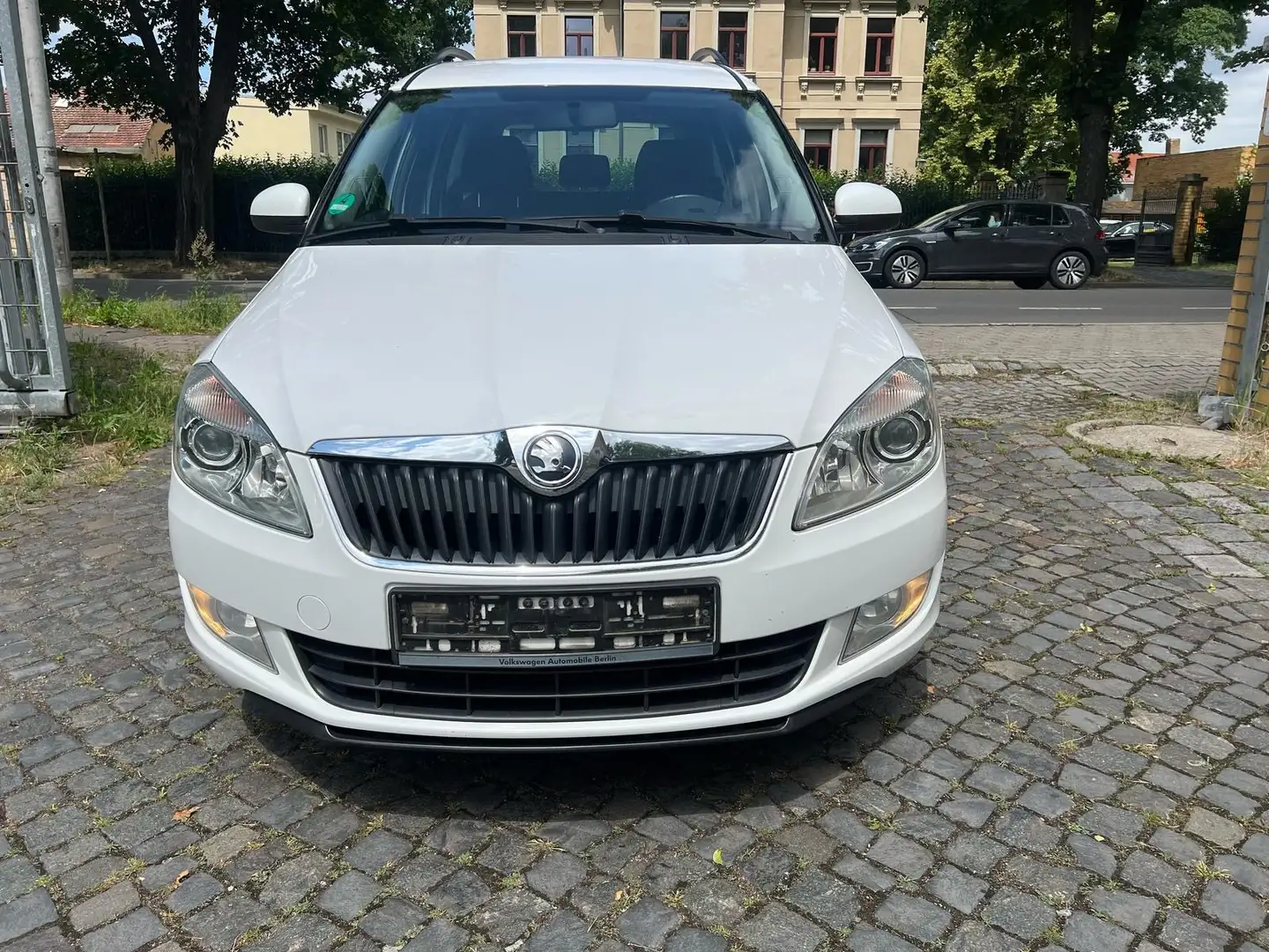 Skoda Roomster 1.6 TDI DPF Active Weiß - 2