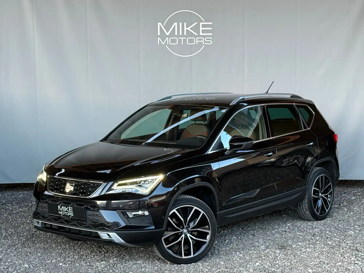 SEAT Ateca Xcellence 1,4 TSI ACT 4WD Schwarz - 1