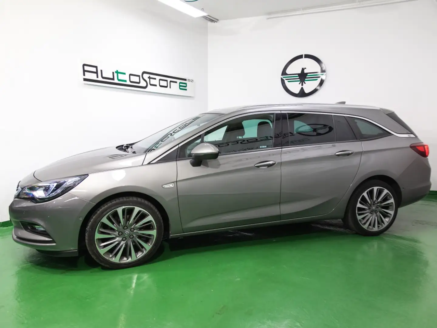 Opel Astra ST 1.6T S/S Dynamic 200 Gris - 2