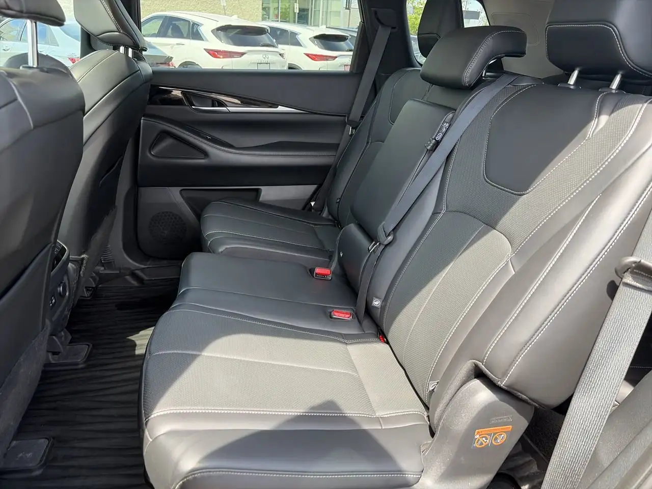 Infiniti QX60 снимка Infiniti QX60