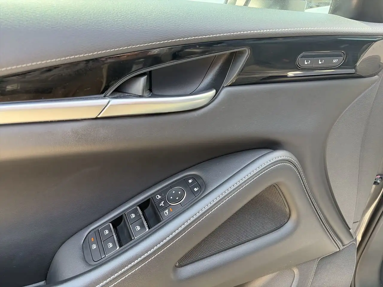 Infiniti QX60 снимка Infiniti QX60