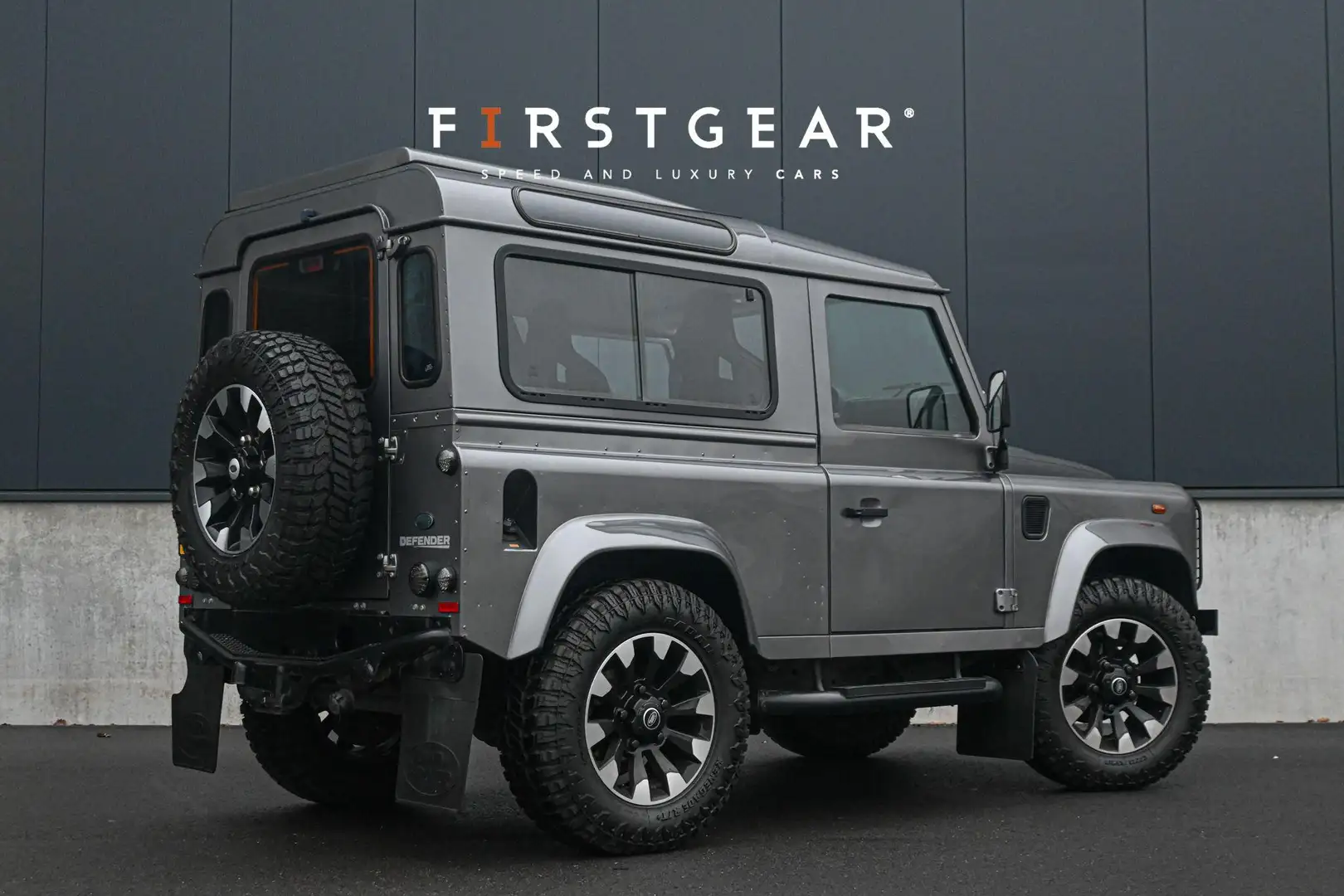 Land Rover Defender 2.4 TD HT 90" SE *Recaro Stoelen / Grijs Kenteken - 2