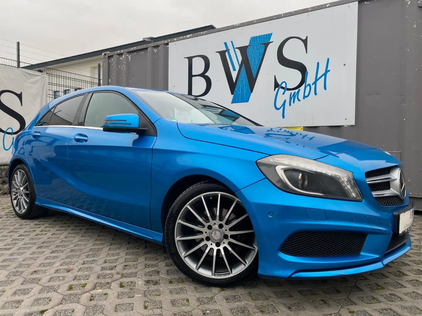 Mercedes-Benz A 180 AMG-Line /Leder/STHZ/Bi-Xenon/Navi*PTS Bleu - 1