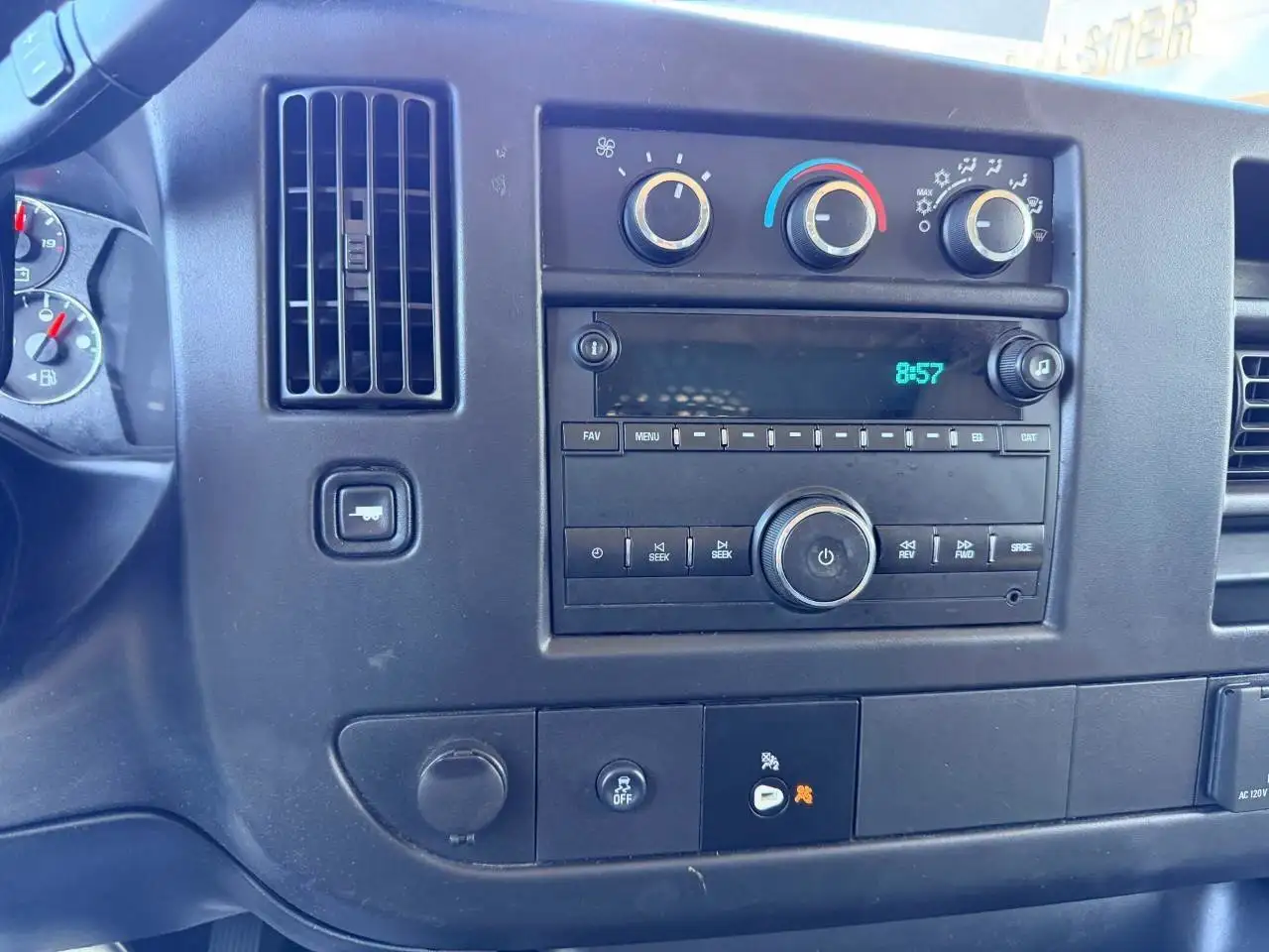 GMC Savana снимка GMC Savana