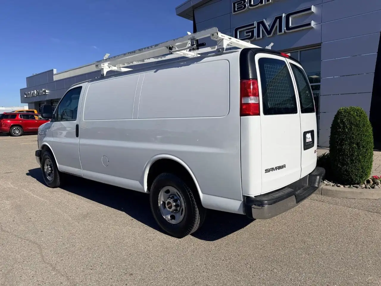 GMC Savana снимка GMC Savana