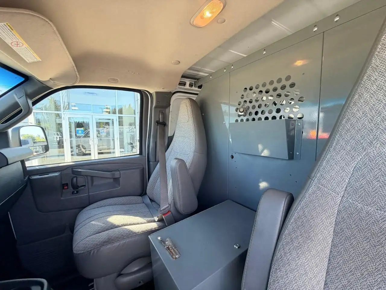 GMC Savana снимка GMC Savana