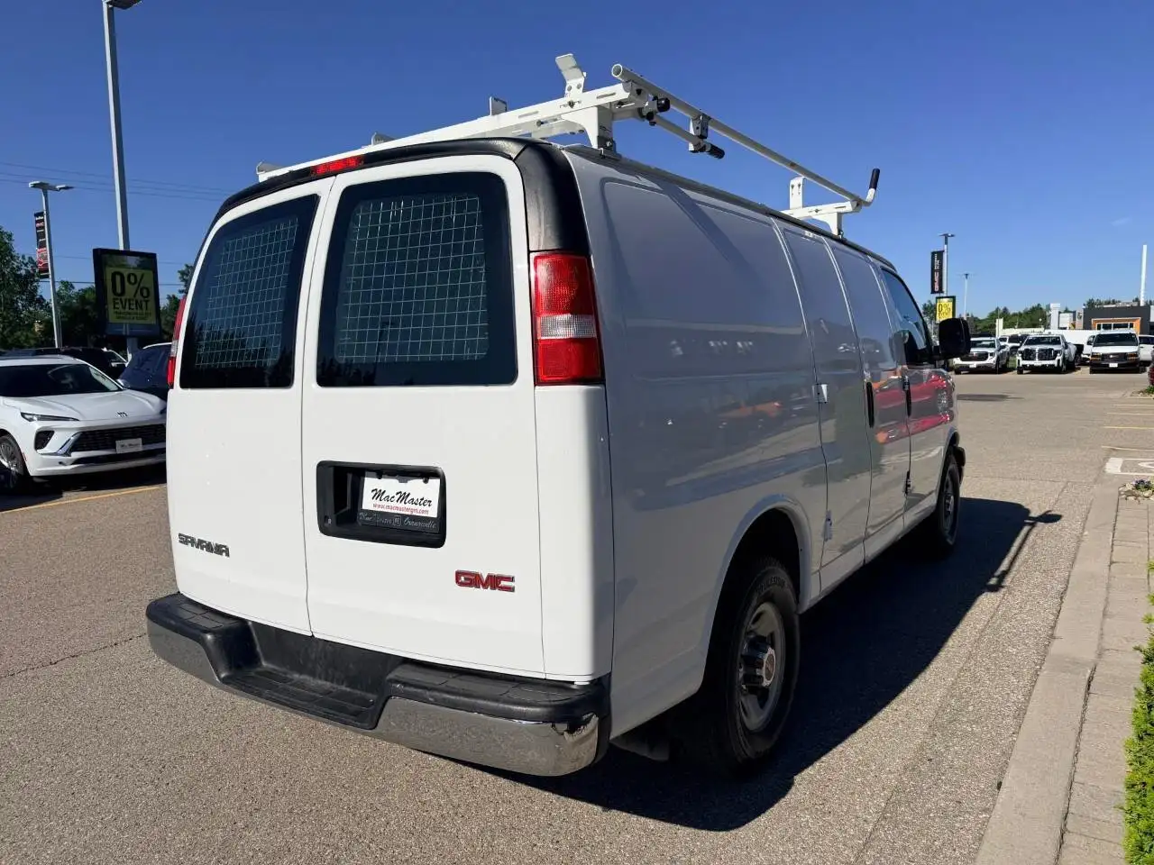 GMC Savana снимка GMC Savana