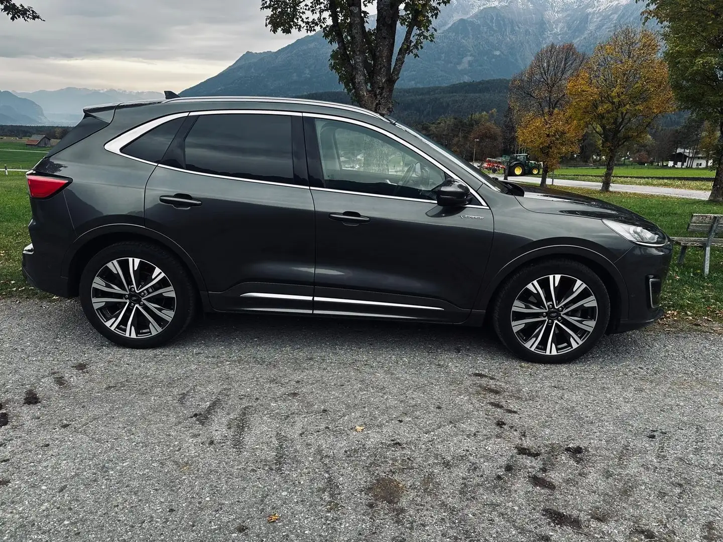 Ford Kuga VIGNALE Plug-In Hybrid, VOLLAUSSTATTUNG Grau - 2