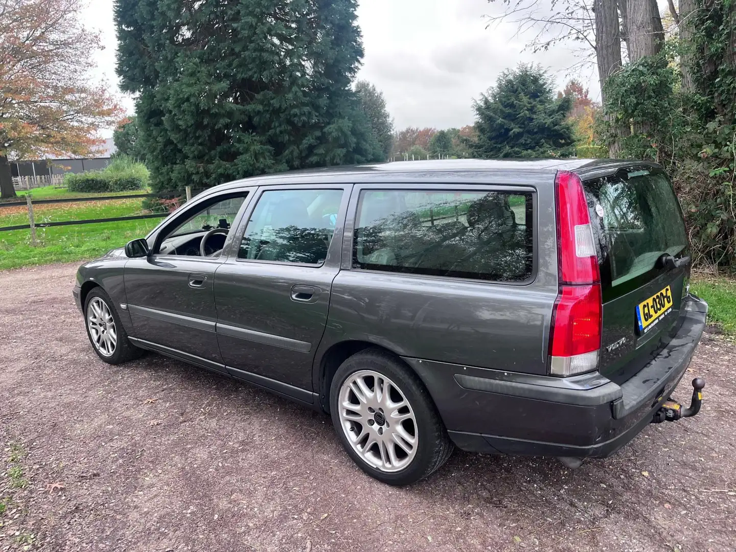 Volvo V70 2.4 D5 Geartronic Comfort Line Gris - 2