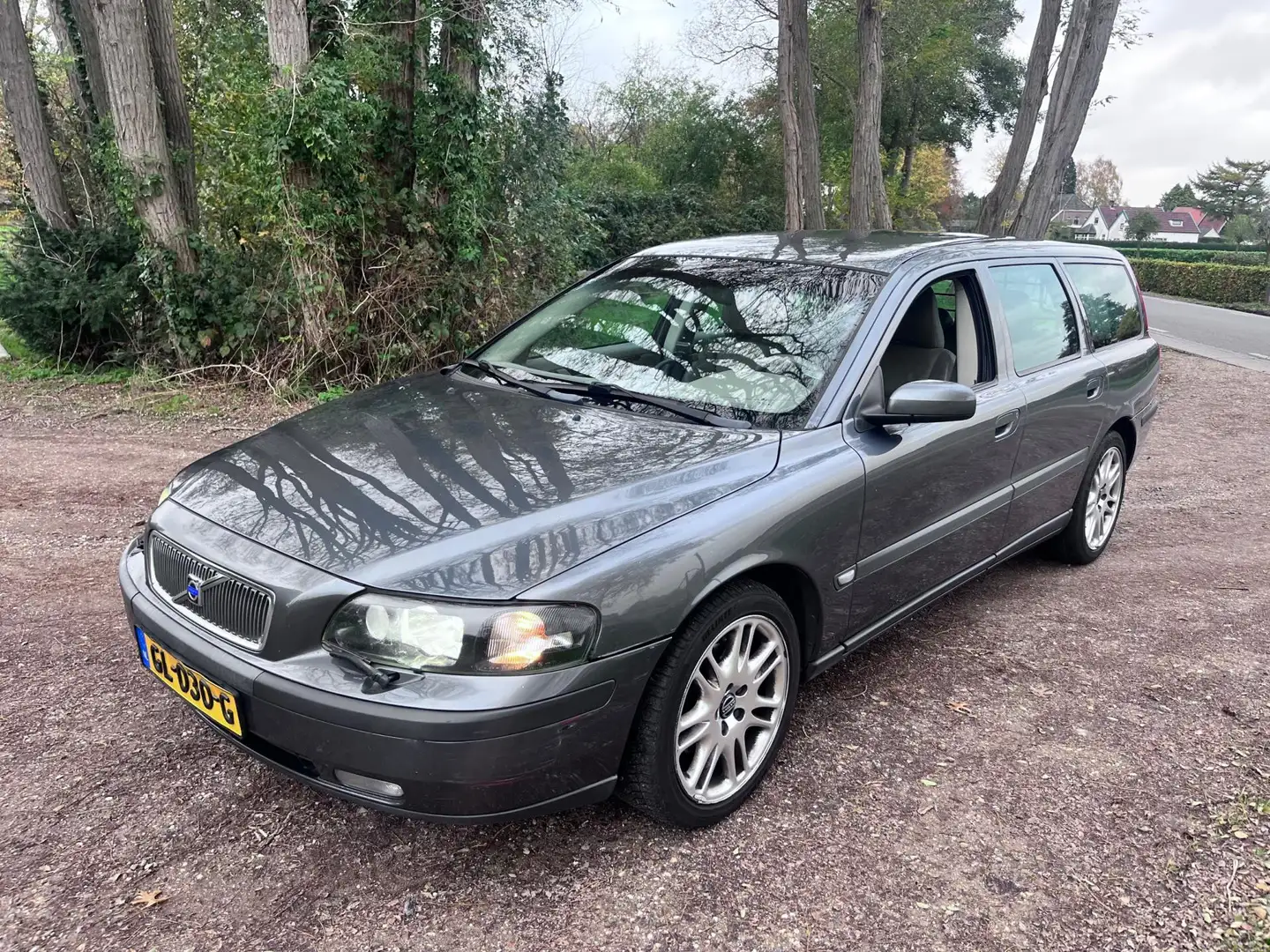 Volvo V70 2.4 D5 Geartronic Comfort Line Gris - 1