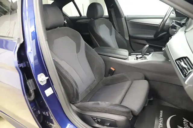 BMW 5 Series view 10