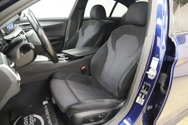 BMW 5 Series view 9