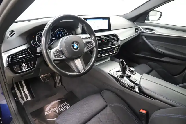 BMW 5 Series view 13
