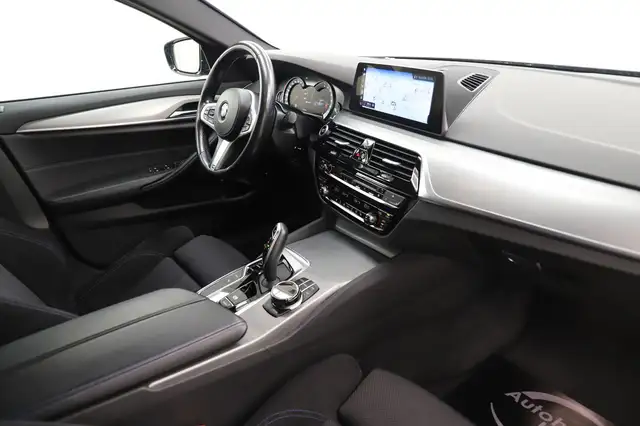 BMW 5 Series view 15