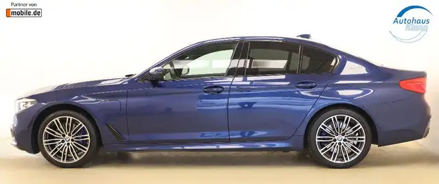 BMW 5 Series view 4