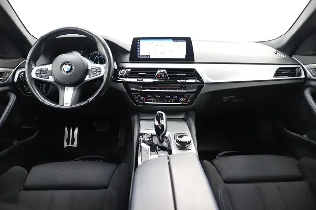 BMW 5 Series view 14