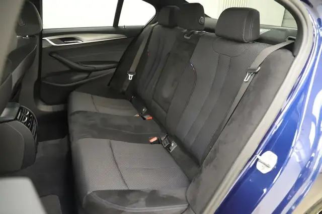BMW 5 Series view 11