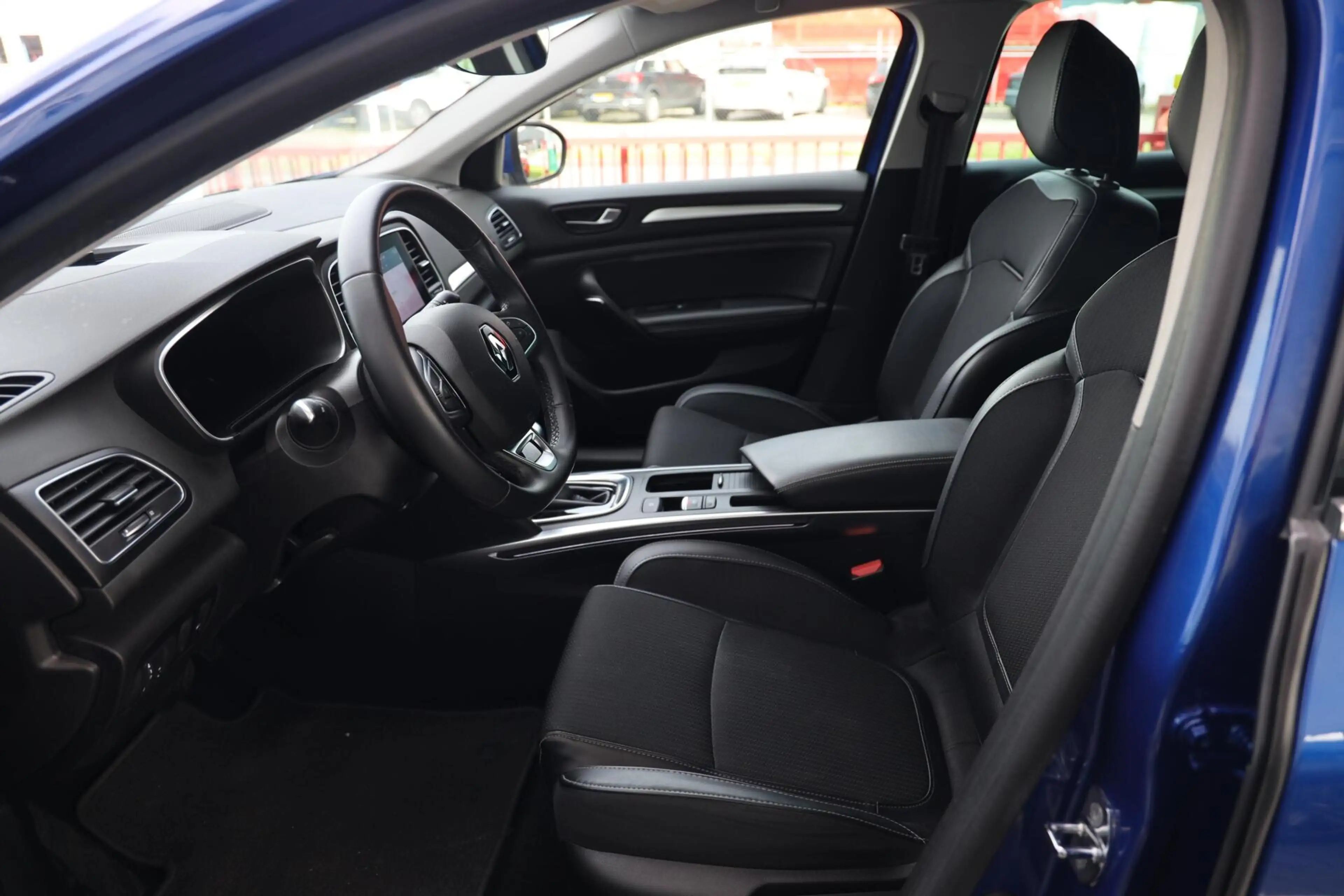 Renault Megane E-Tech Estate 1.6 Plug-In Hybrid 160 Intens|Camera|HUD|Ke — photo 6