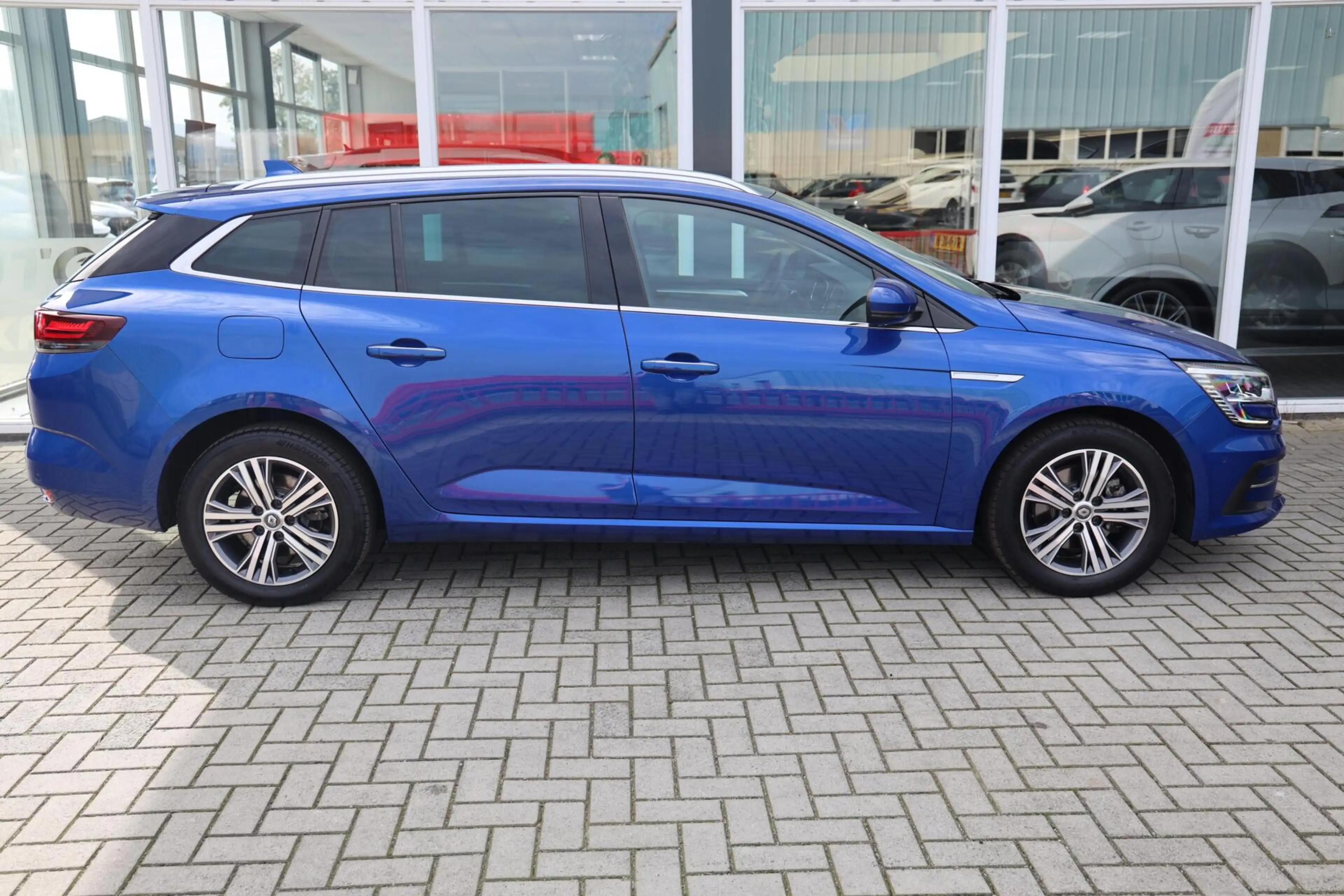Renault Megane E-Tech Estate 1.6 Plug-In Hybrid 160 Intens|Camera|HUD|Ke — photo 4