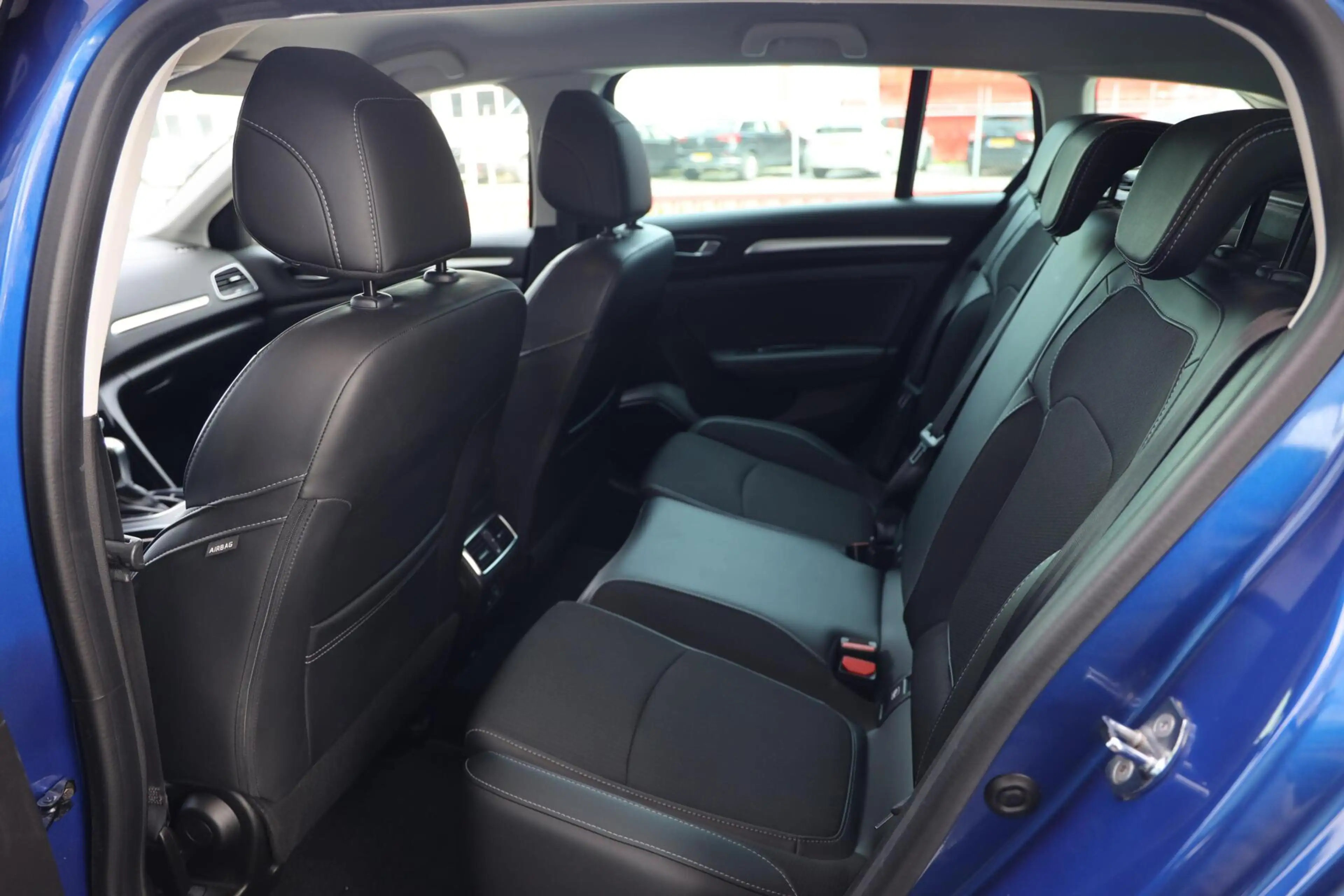 Renault Megane E-Tech Estate 1.6 Plug-In Hybrid 160 Intens|Camera|HUD|Ke — photo 8