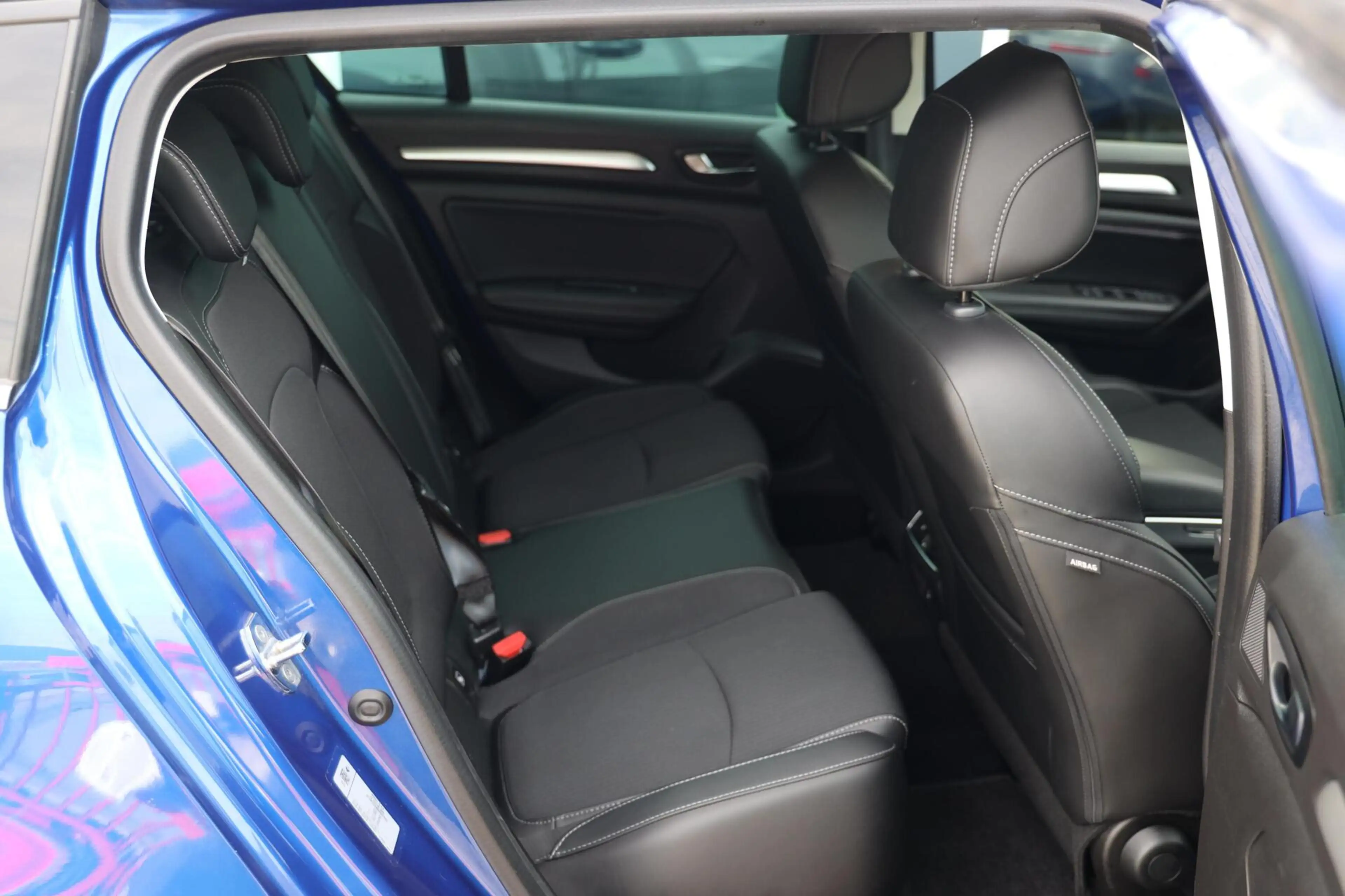 Renault Megane E-Tech Estate 1.6 Plug-In Hybrid 160 Intens|Camera|HUD|Ke — photo 11