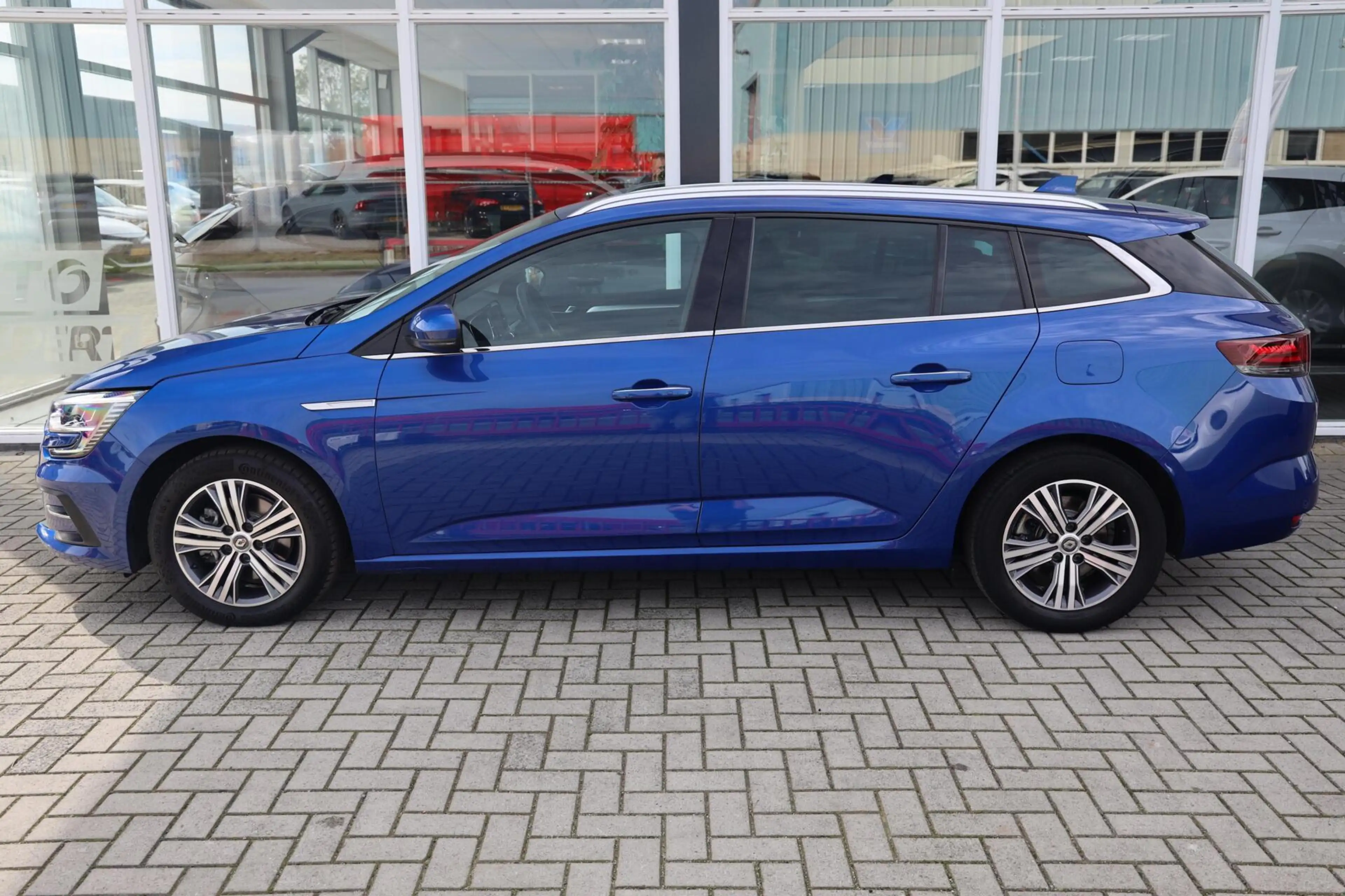 Renault Megane E-Tech Estate 1.6 Plug-In Hybrid 160 Intens|Camera|HUD|Ke — photo 2