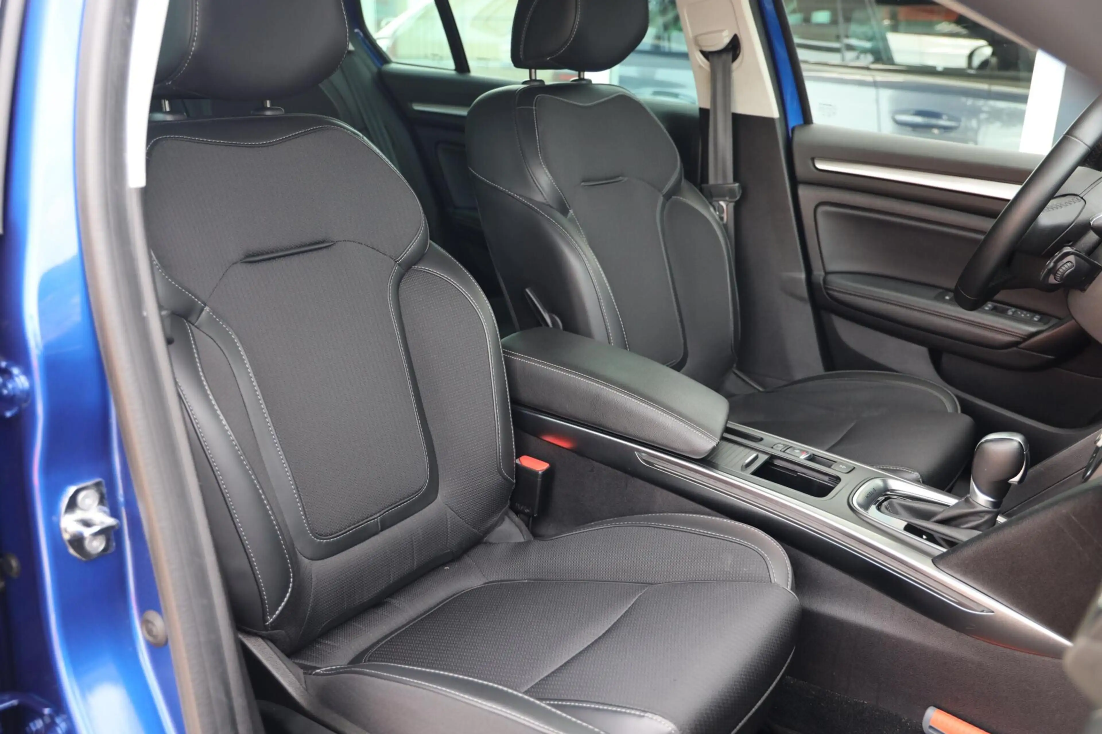 Renault Megane E-Tech Estate 1.6 Plug-In Hybrid 160 Intens|Camera|HUD|Ke — photo 13