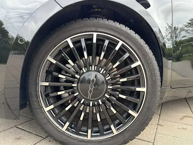 Fiat 500e view 9