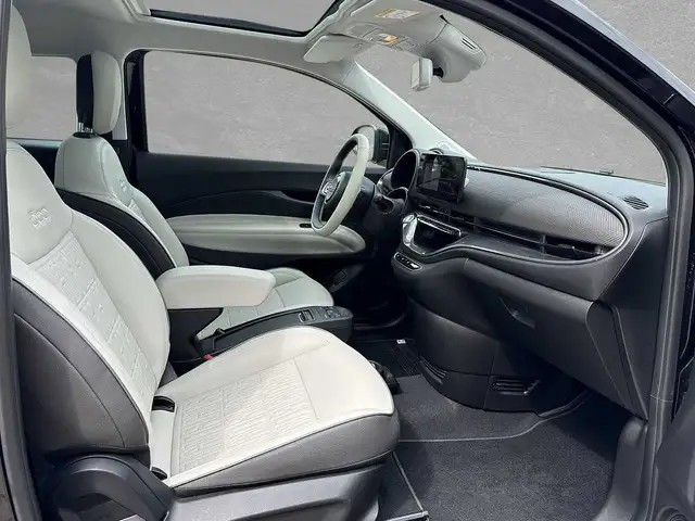 Fiat 500e view 6