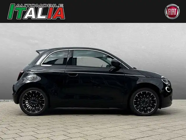 Fiat 500e view 3