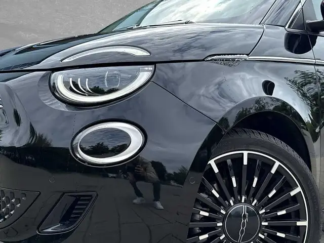 Fiat 500e view 13