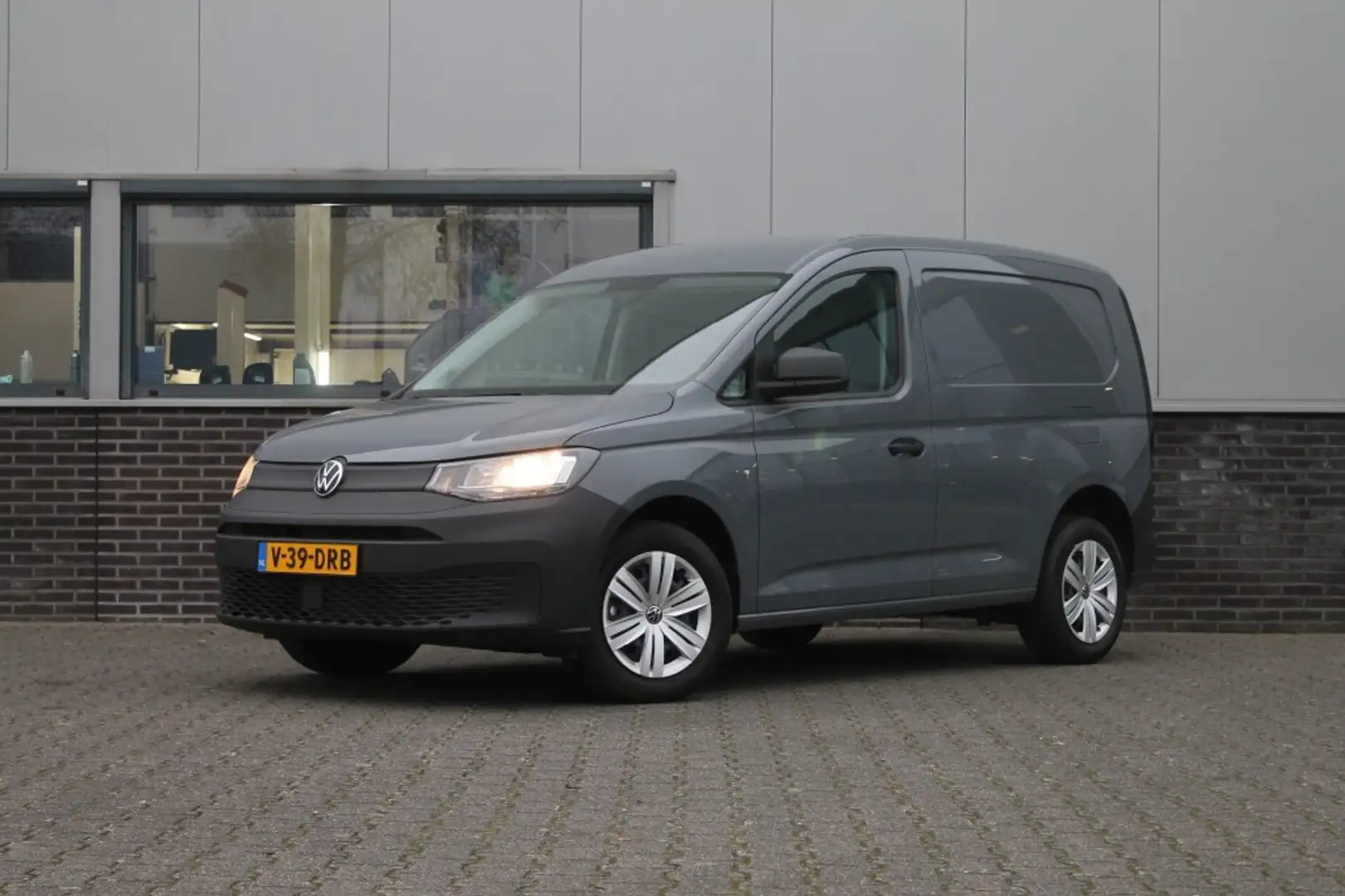 Volkswagen Caddy Cargo 1.5 TSI 114 pk - Trekhaak - Sensoren achter Grijs - 2