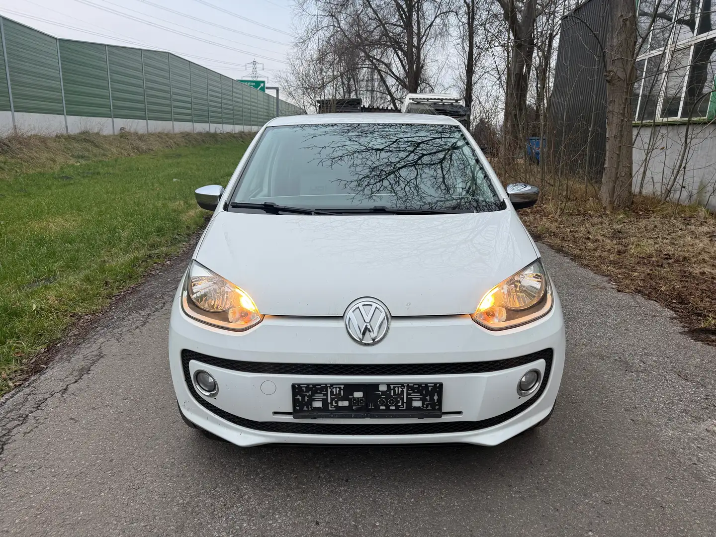 Volkswagen up! white up! *NAVI*STANDHEIZUNG*SITZHEIZUNG* Weiß - 2