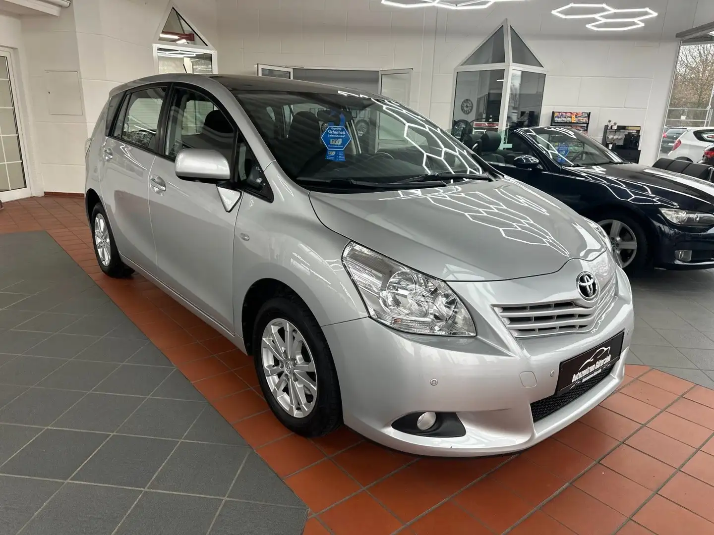 Toyota Verso Edition * 7-Sitze / PANORAMA/ 1.Hand * Stříbrná - 2