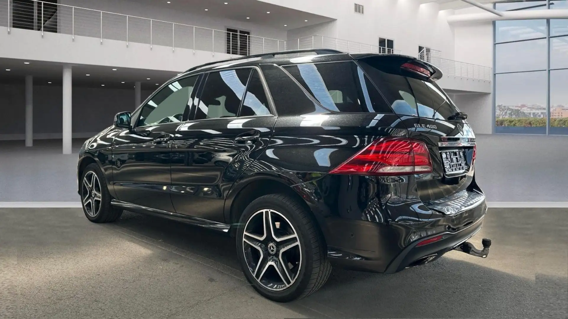 Mercedes-Benz GLE 400 4Matic AMG PANO 360GRAD Distonic H&K Schwarz - 2