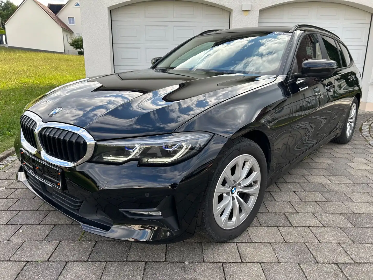 BMW 320 d Tour Laser LiveCockProf ACC KoZg RFK HiFi Schwarz - 1