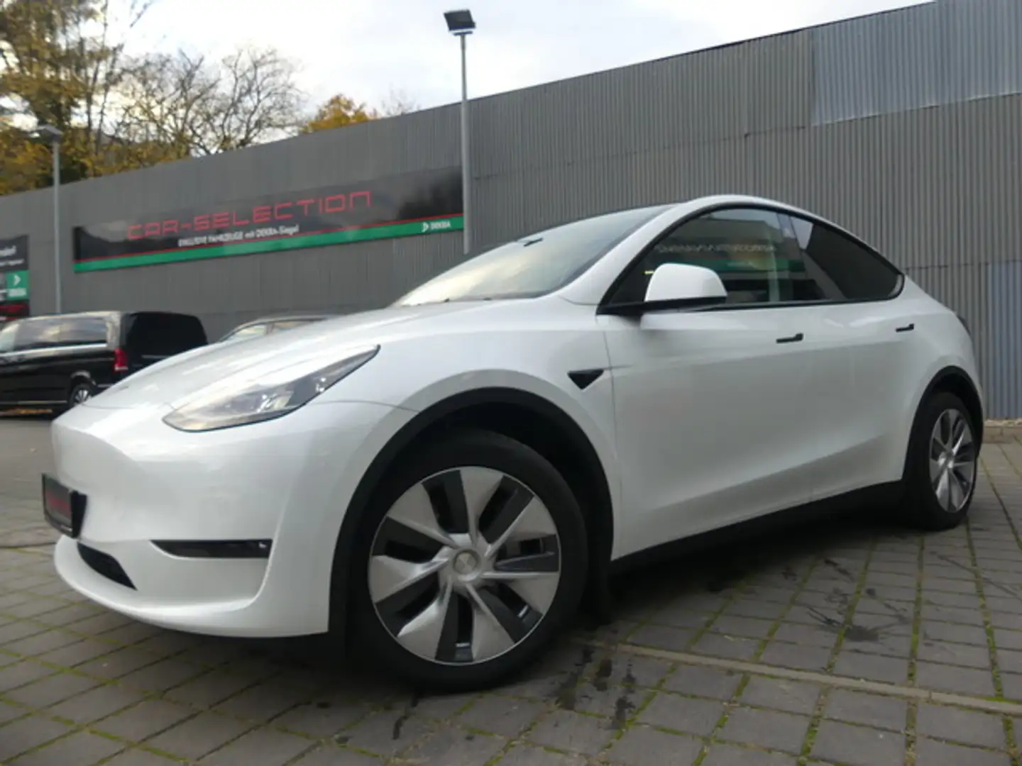 Tesla Model Y Long Range Dual AWD PANO/LEDER/360°/AUTO Weiß - 2