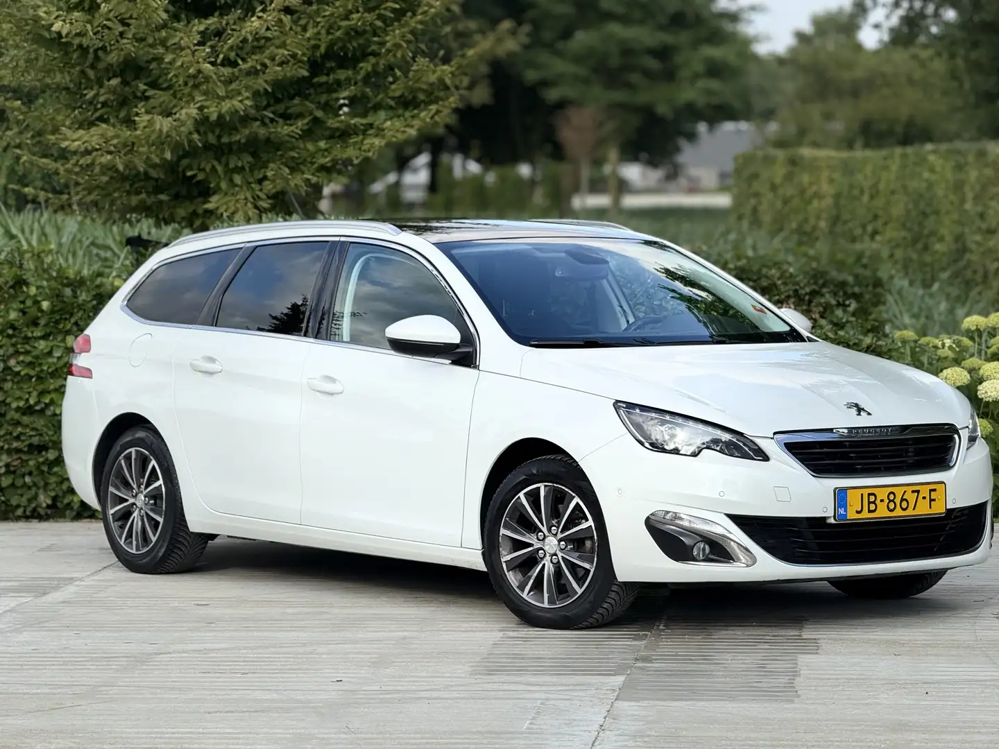 Peugeot 308 1.2 PureT.Blue L. Pr/Trekhaak/Navi/Pano/Lmv/Nap/ Wit - 1