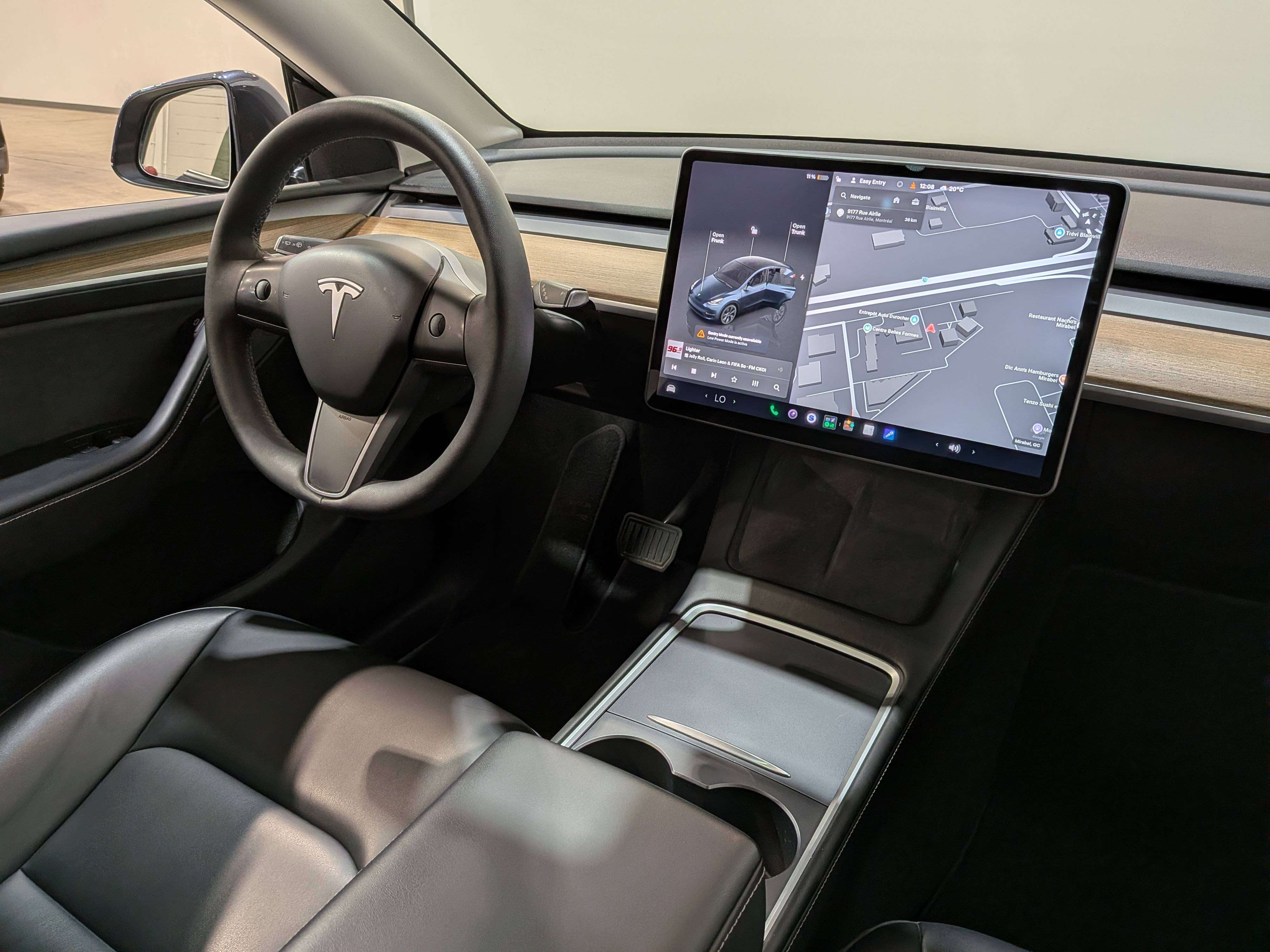 Tesla Model Y 2024
