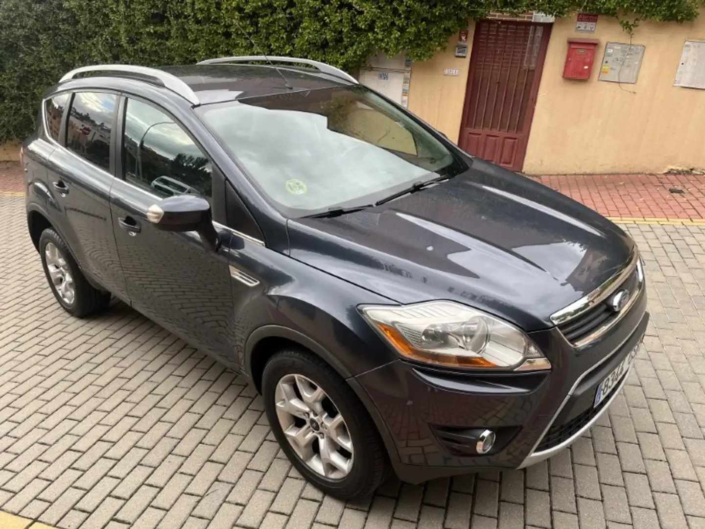 Ford Kuga 2.0TDCI Trend 2WD Gris - 2