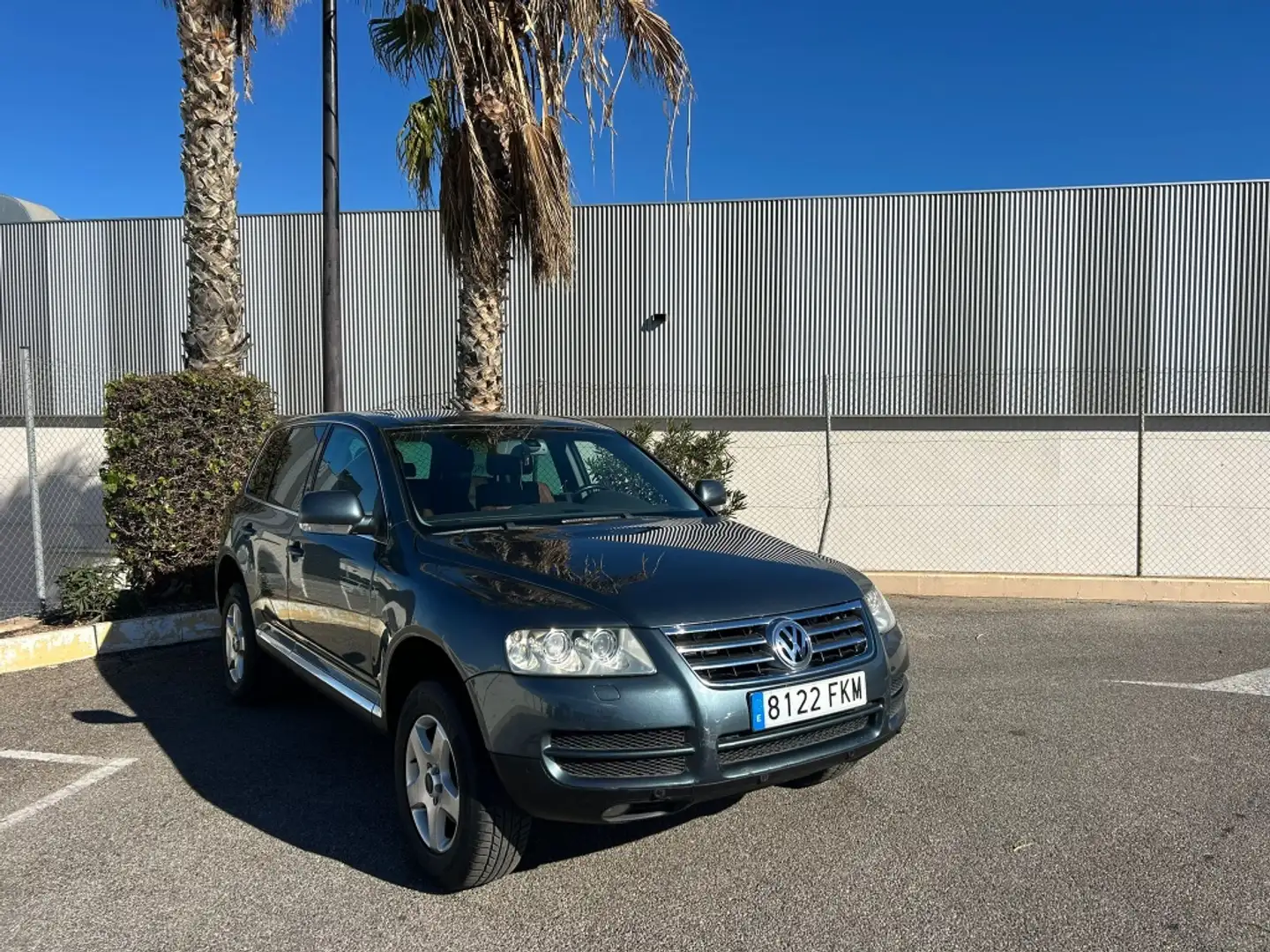 Volkswagen Touareg 2.5TDI R5 Tiptronic Gris - 1