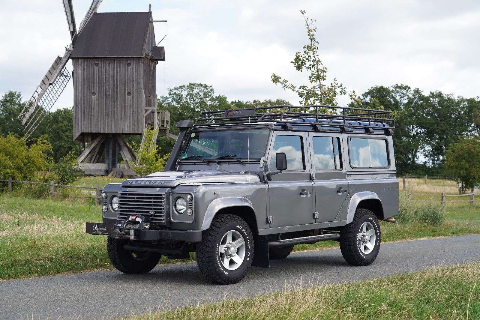 Land Rover Defender