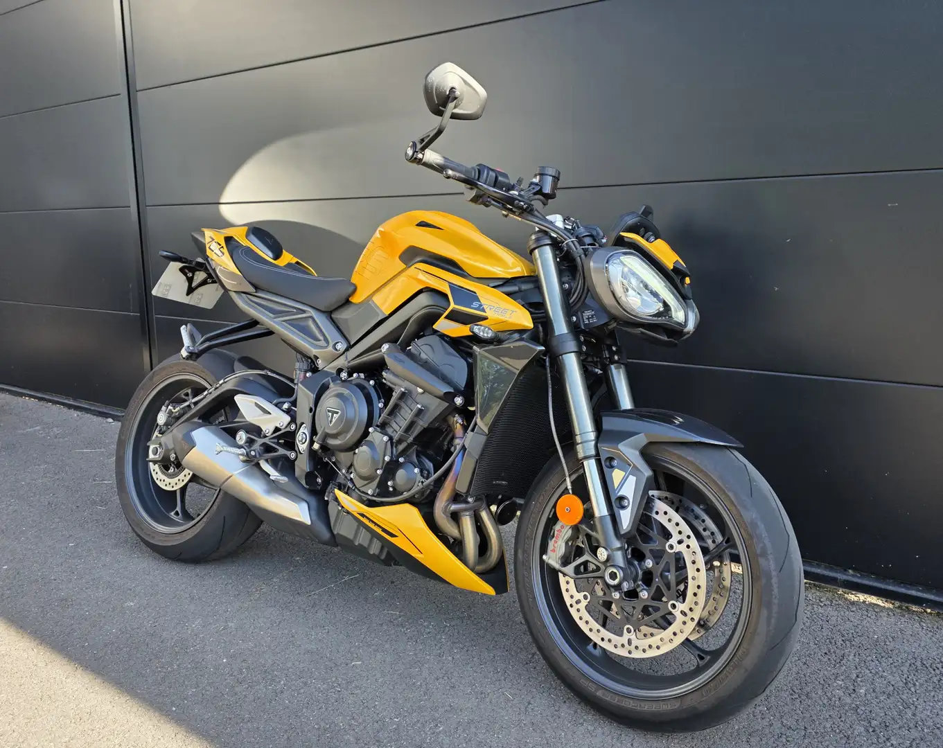 Triumph Street Triple 765 Yellow - 1