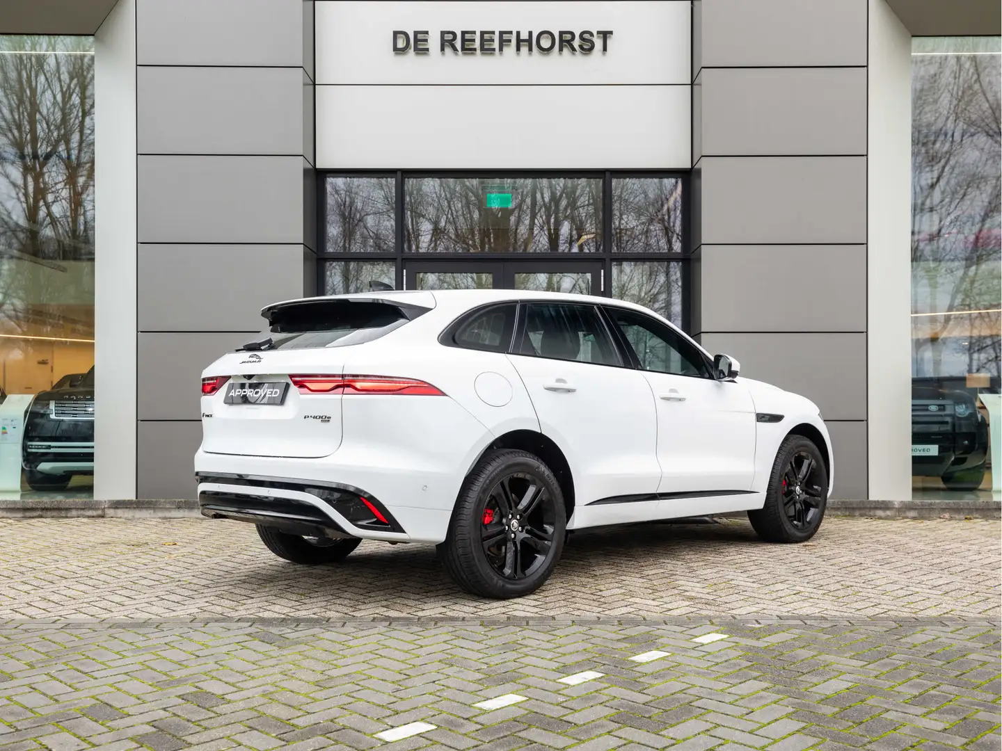 Jaguar F-Pace P400e 404PK AWD PHEV S | Black Pack | Meridian Aud Wit - 2