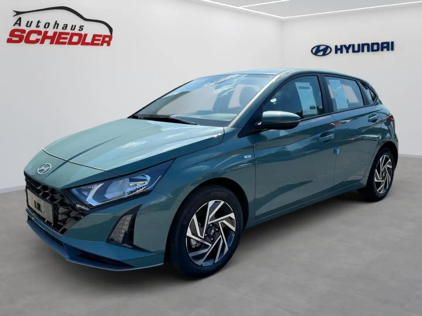 Hyundai i20 FL (MY25) 1.0 Benzin (100 PS) 6-MT 2WD Select + Fu Grün - 1