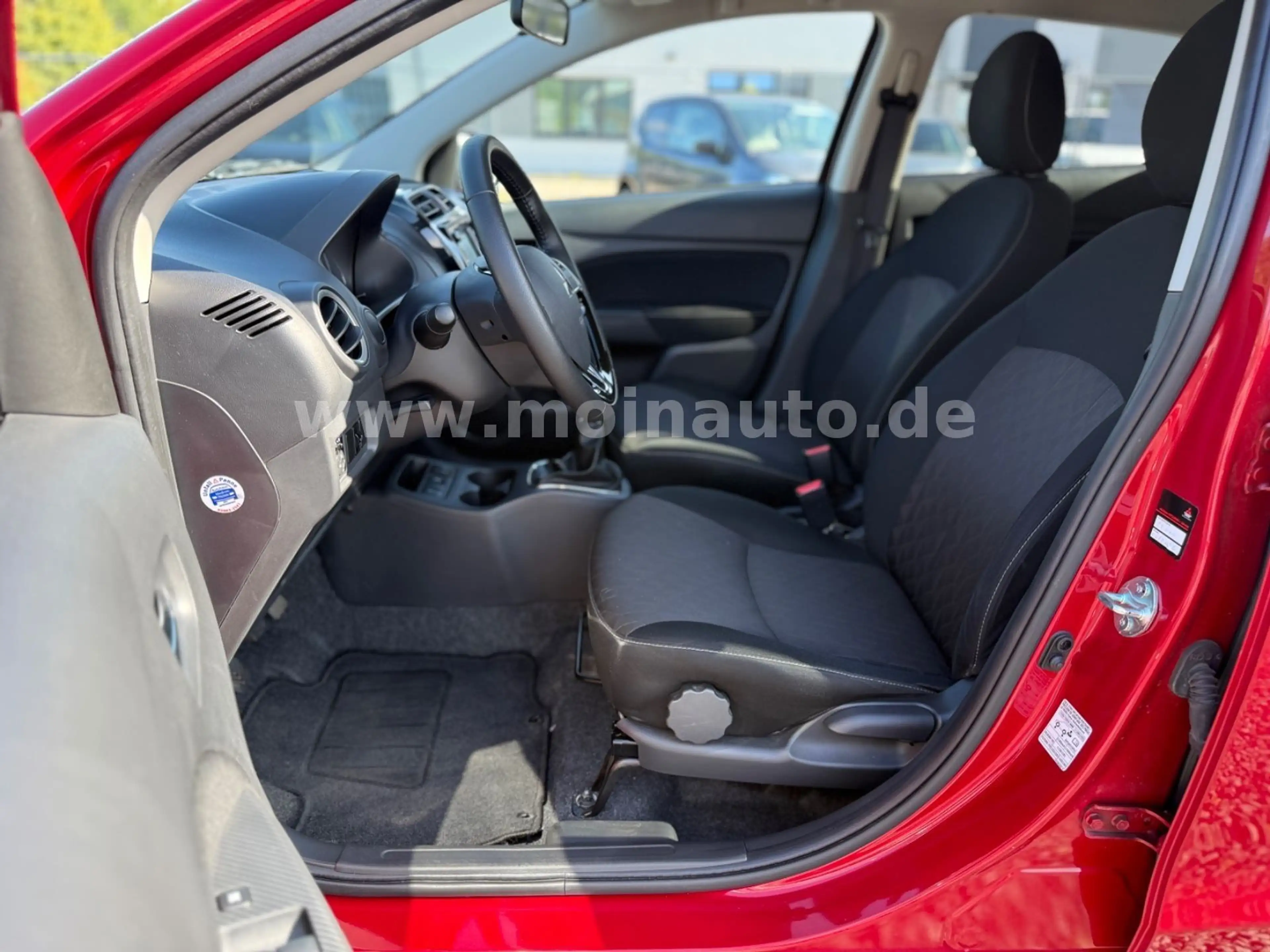 Mitsubishi Space Star Intro Edition+ SHZ NAVI KLIMA APPS — photo 10