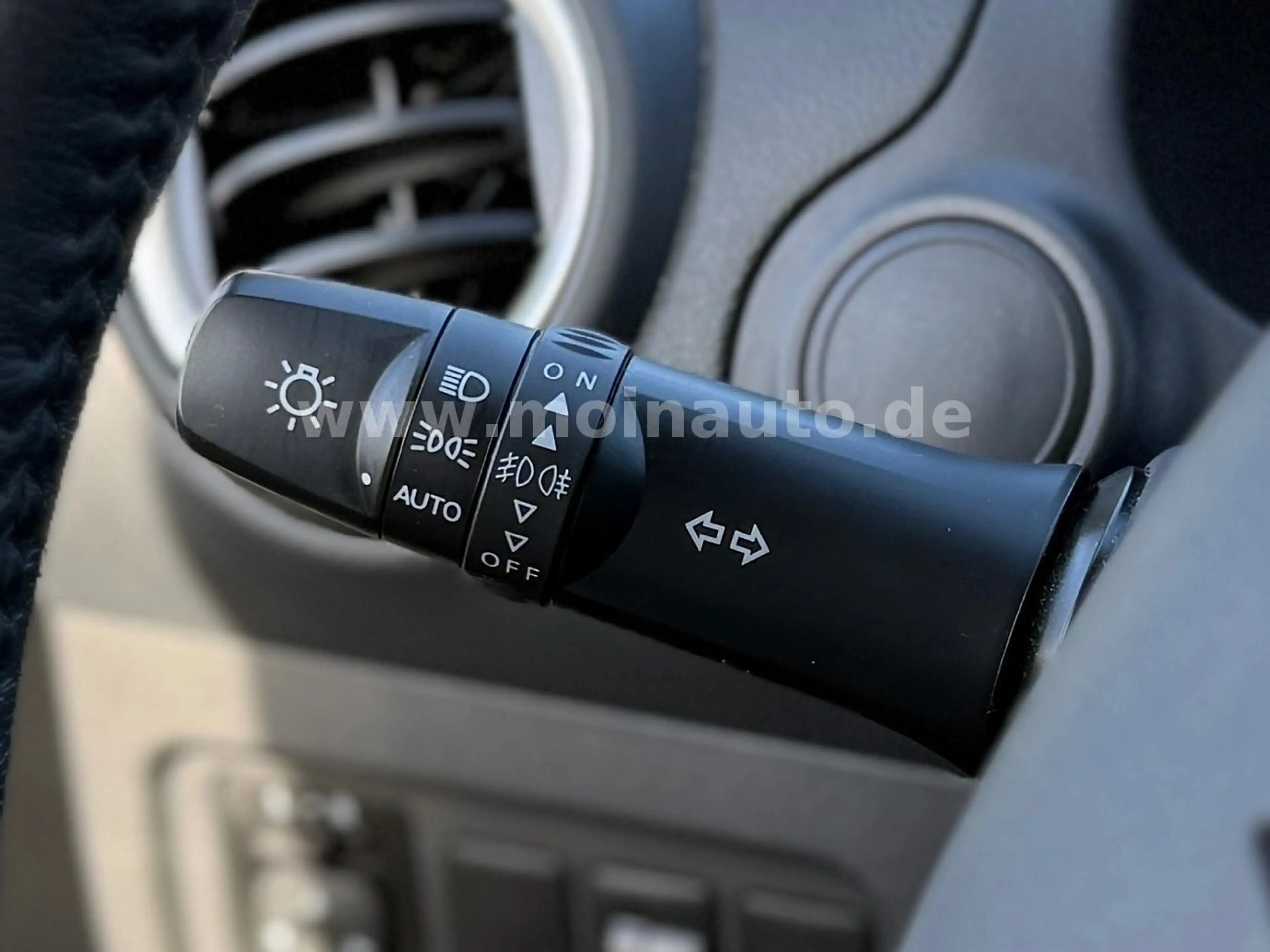 Mitsubishi Space Star Intro Edition+ SHZ NAVI KLIMA APPS — photo 15